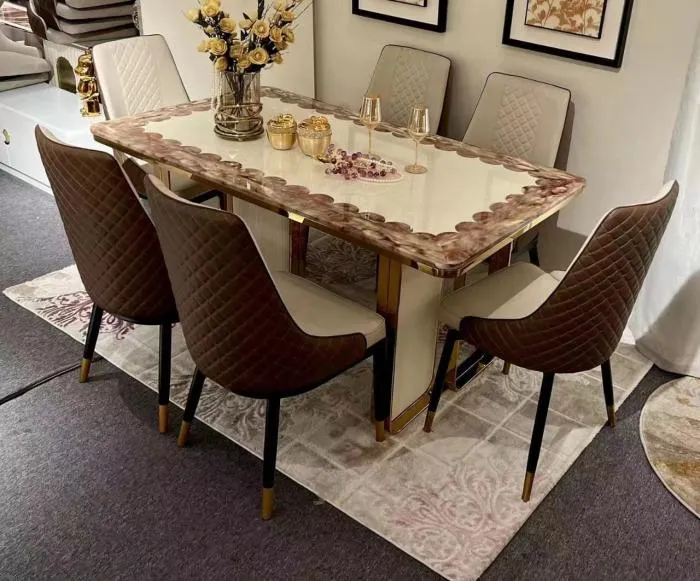 Table à manger Ensemble Luxe | Plateau Effet Marbre Noir/Beige | 6 Chaises Matelassées | Pieds Noirs Dorés